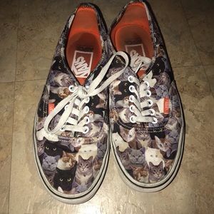 Women's Cat Vans sz 9.5